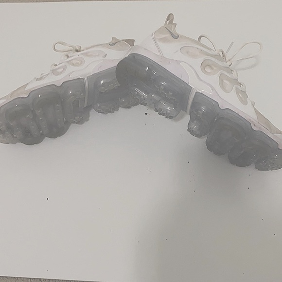 Nike Vapormax Plus. Feel the vibrance and style! - Picture 3 of 3